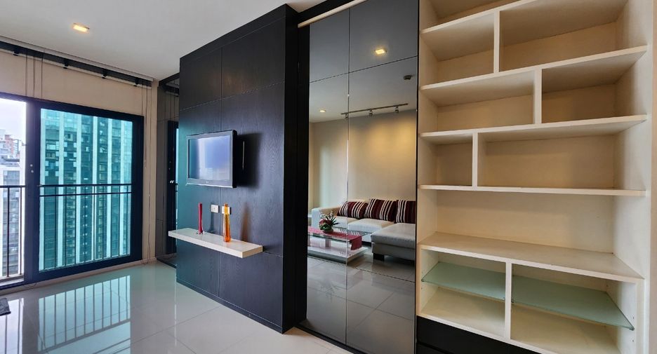 For rent 2 bedrooms condo in Khlong Toei, Bangkok