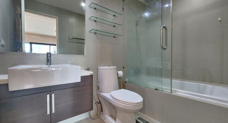 For rent 2 bedrooms condo in Khlong Toei, Bangkok