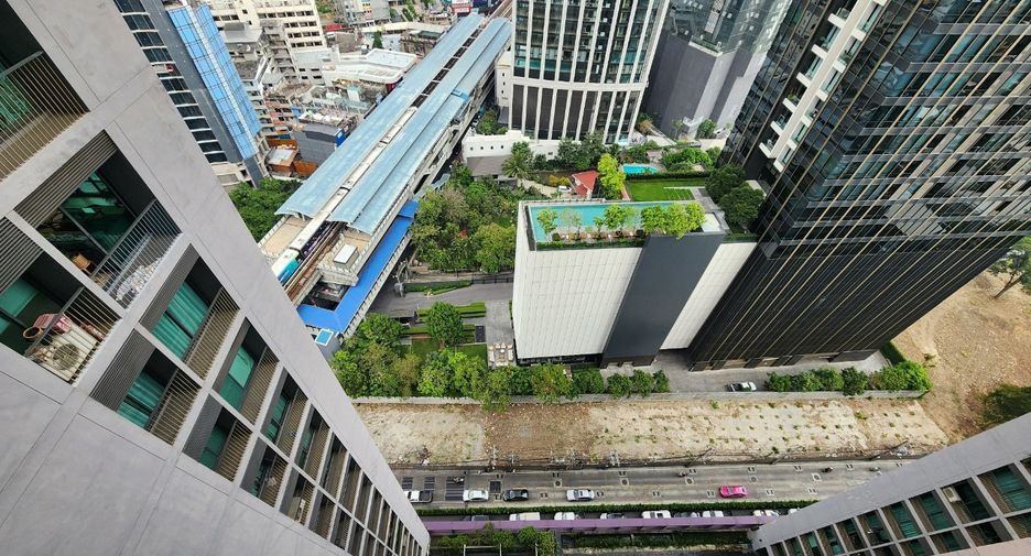 For rent 2 bedrooms condo in Khlong Toei, Bangkok