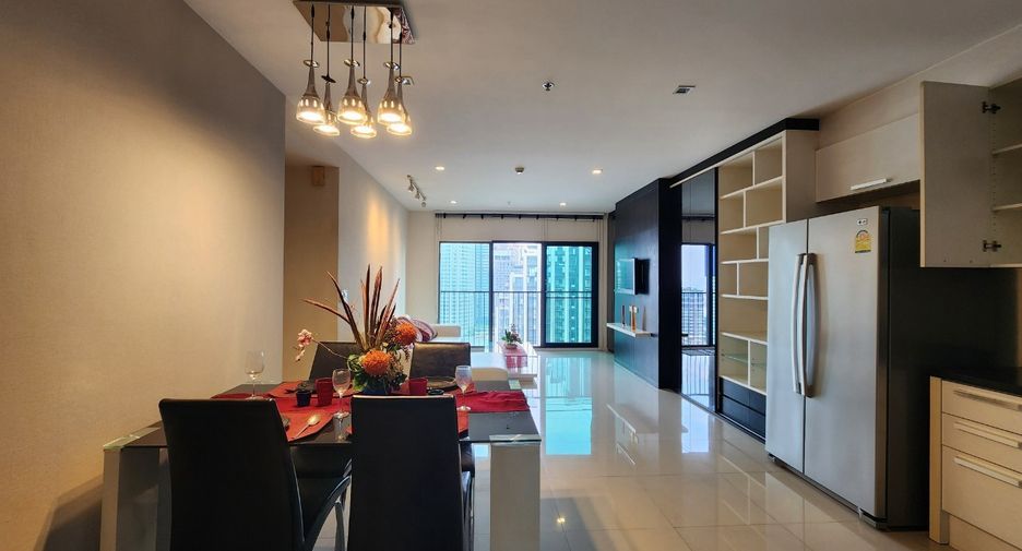 For rent 2 bedrooms condo in Khlong Toei, Bangkok