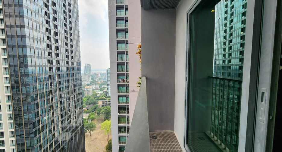 For rent 2 bedrooms condo in Khlong Toei, Bangkok