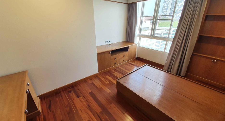 Wohnung zur Miete mit 3 Zimmer in Sathon, Bangkok