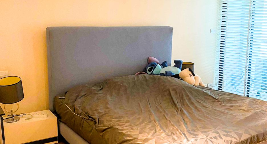 For rent 3 bedrooms condo in Sathon, Bangkok