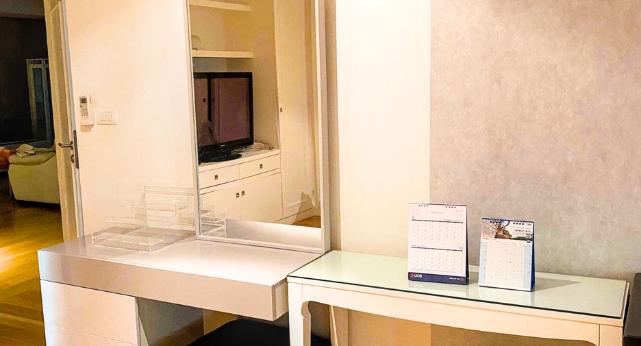 For rent 3 bedrooms condo in Sathon, Bangkok