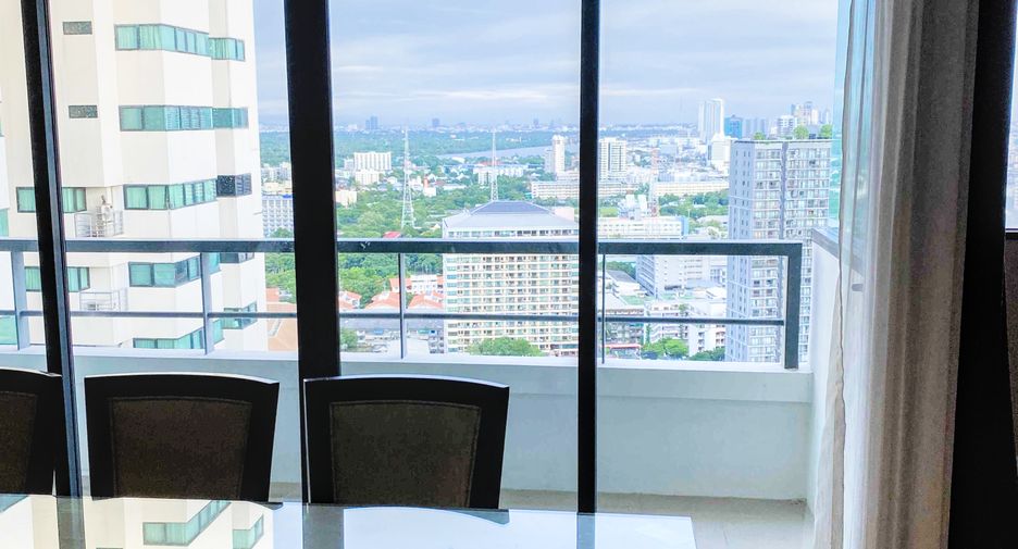 For rent 3 bedrooms condo in Sathon, Bangkok