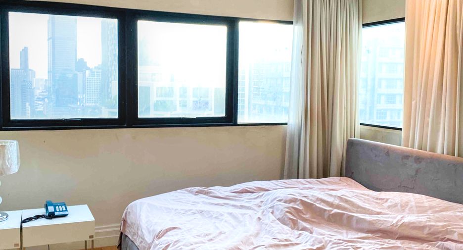For rent 3 bedrooms condo in Sathon, Bangkok