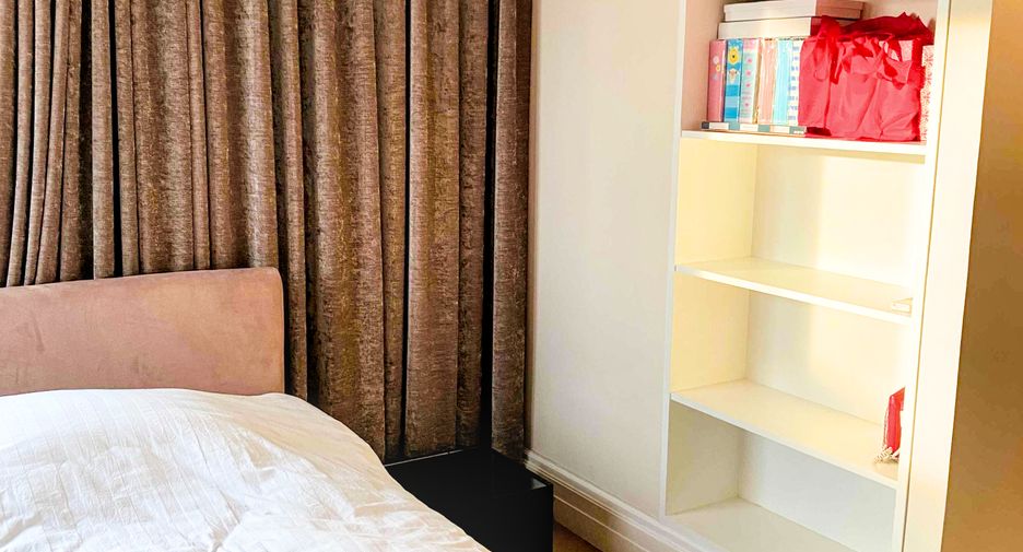 For rent 3 bedrooms condo in Sathon, Bangkok