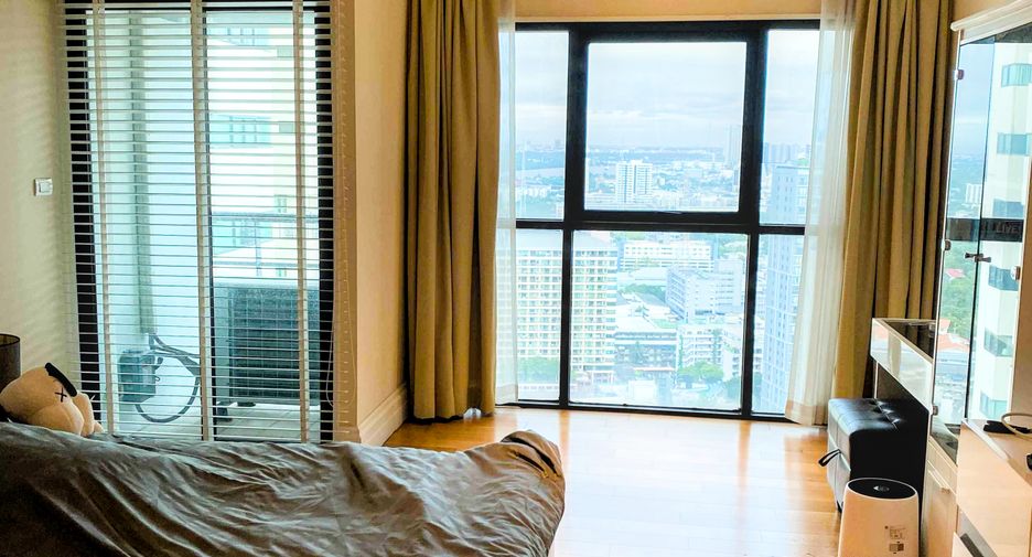 For rent 3 bedrooms condo in Sathon, Bangkok