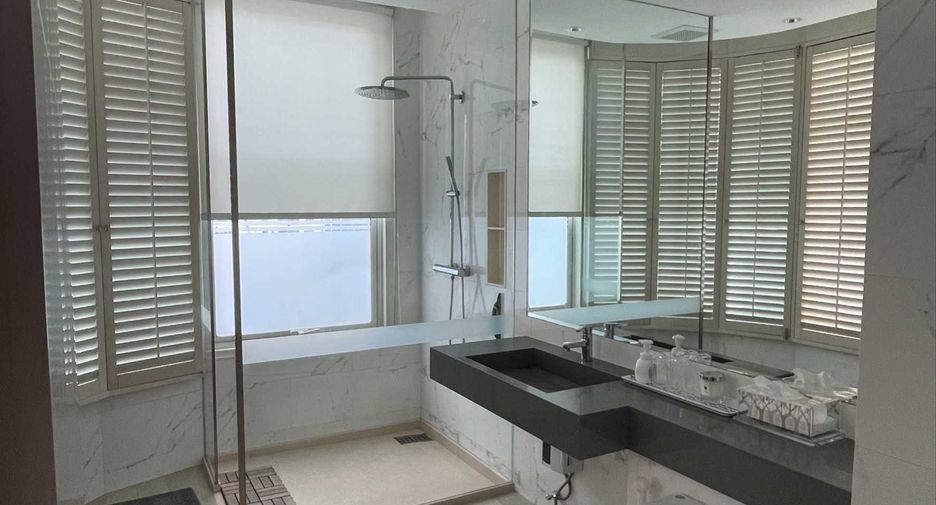 For rent 2 bedrooms condo in Sathon, Bangkok