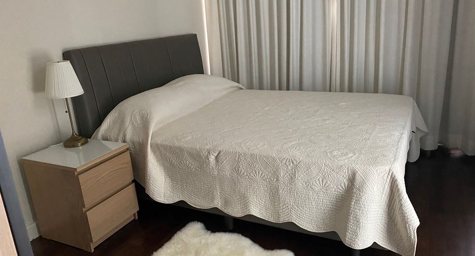 For rent 2 bedrooms condo in Sathon, Bangkok