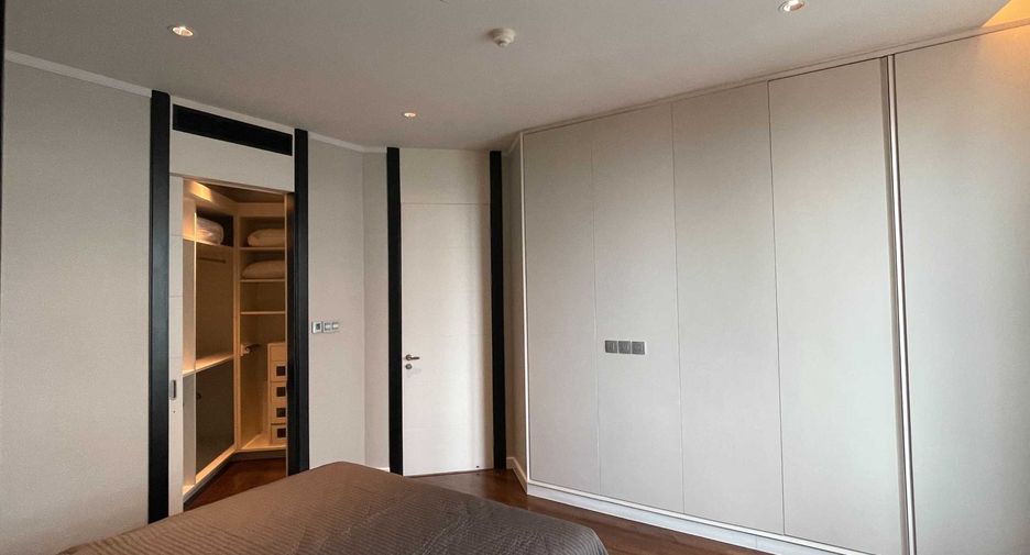 For rent 2 bedrooms condo in Sathon, Bangkok