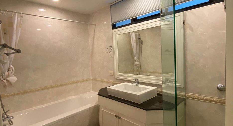 Wohnung zur Miete und zum Kauf mit 3 Zimmer in Sathon, Bangkok