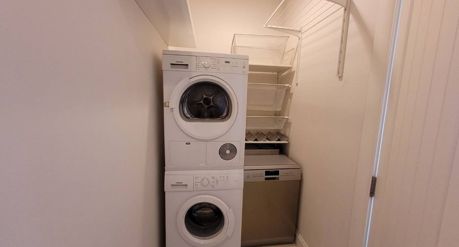 For rent 3 bedrooms condo in Pathum Wan, Bangkok