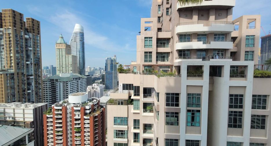 For rent 3 bedrooms condo in Pathum Wan, Bangkok