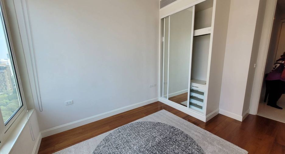 For rent 3 bedrooms condo in Pathum Wan, Bangkok