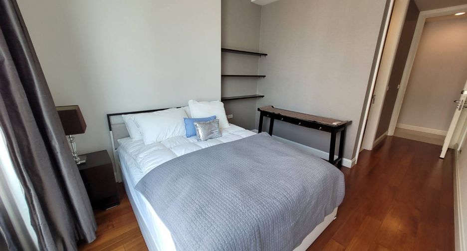 For rent 3 bedrooms condo in Pathum Wan, Bangkok