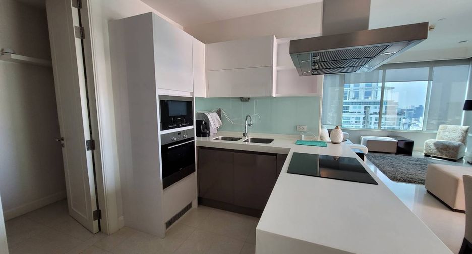 For rent 3 bedrooms condo in Pathum Wan, Bangkok