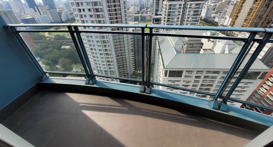For rent 3 bedrooms condo in Pathum Wan, Bangkok