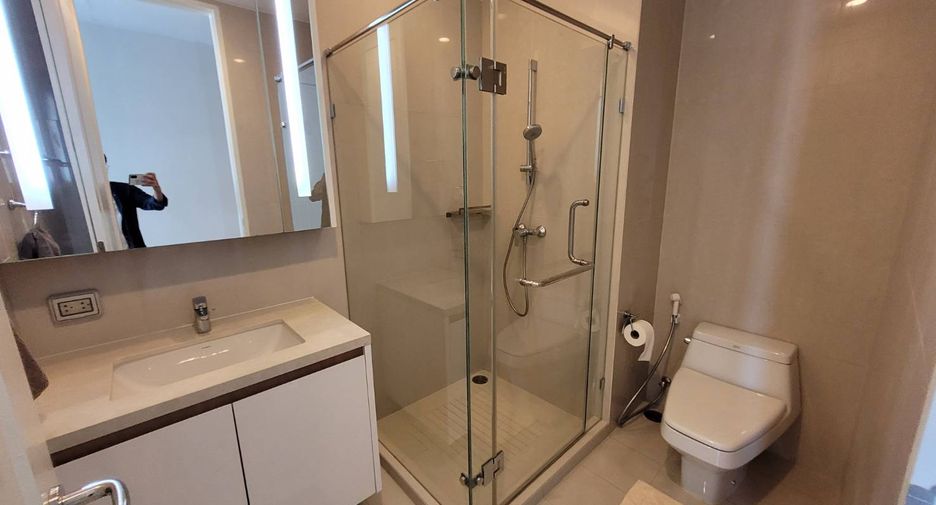 For rent 3 bedrooms condo in Pathum Wan, Bangkok