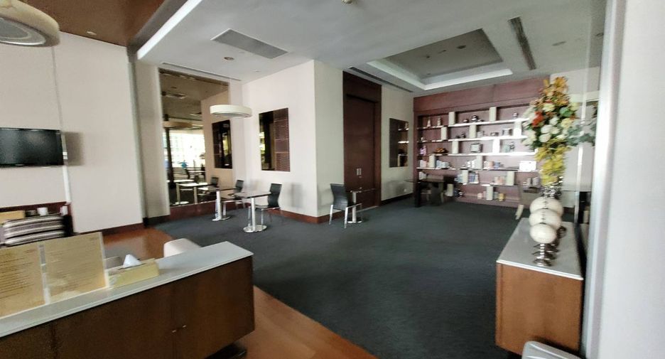 For rent 3 bedrooms condo in Pathum Wan, Bangkok