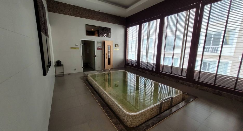 For rent 3 bedrooms condo in Pathum Wan, Bangkok