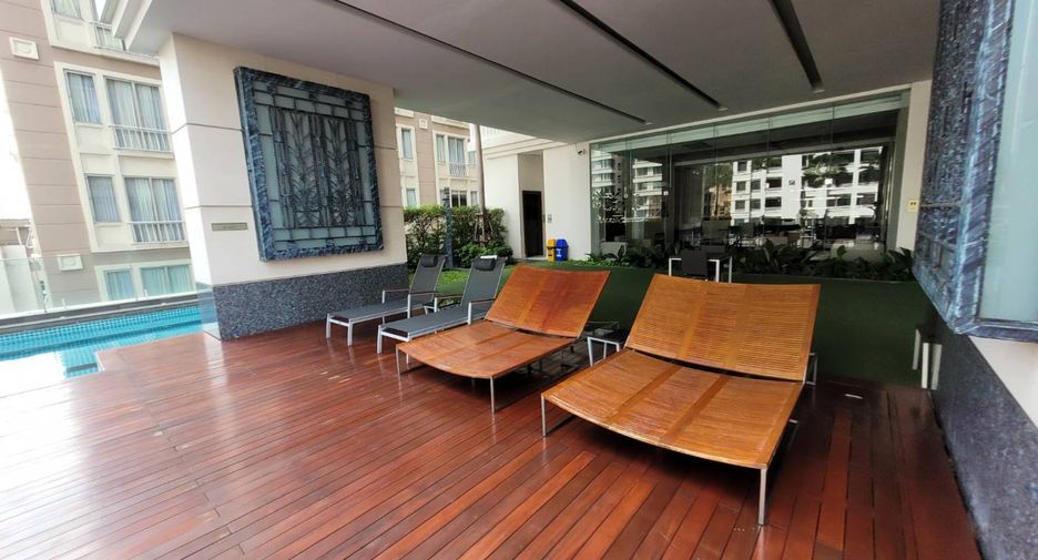 For rent 3 bedrooms condo in Pathum Wan, Bangkok