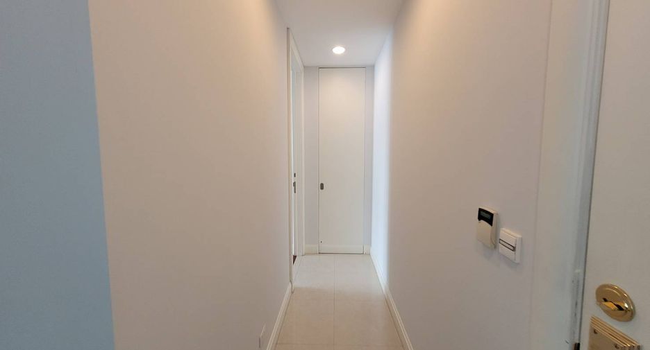 For rent 3 bedrooms condo in Pathum Wan, Bangkok