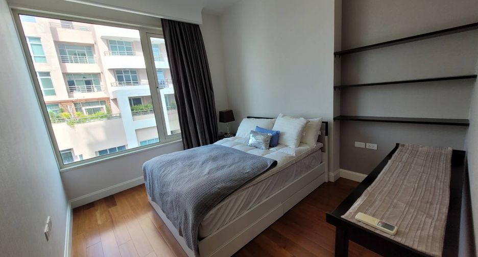 For rent 3 bedrooms condo in Pathum Wan, Bangkok