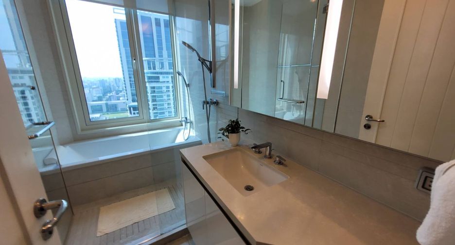 For rent 3 bedrooms condo in Pathum Wan, Bangkok