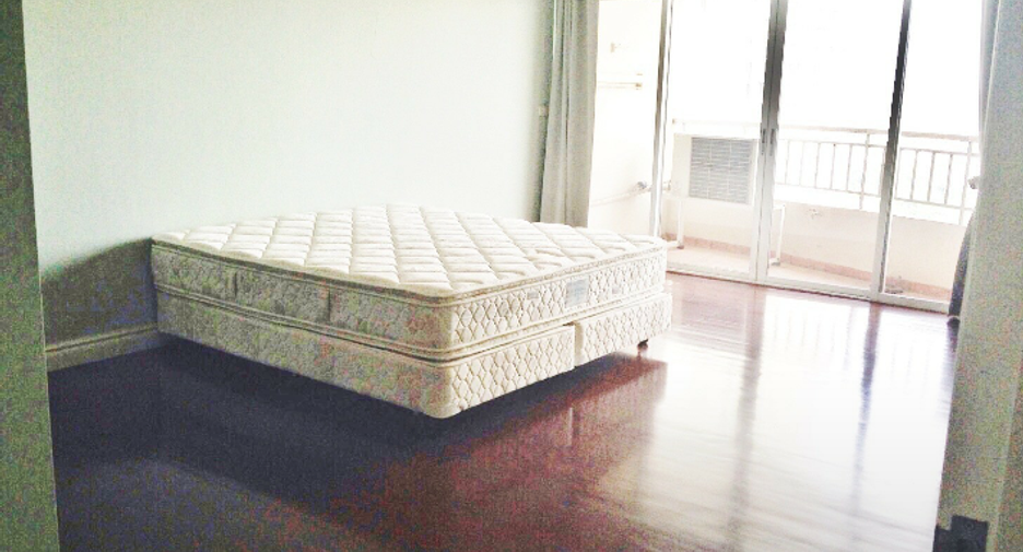 For rent 3 ベッドルーム condo in Sathon, Bangkok