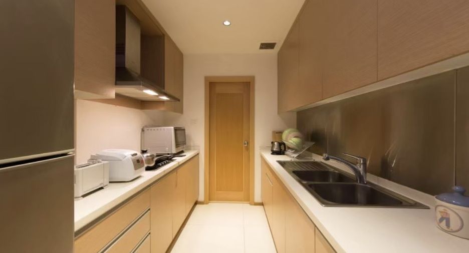For rent 3 bedrooms condo in Sathon, Bangkok