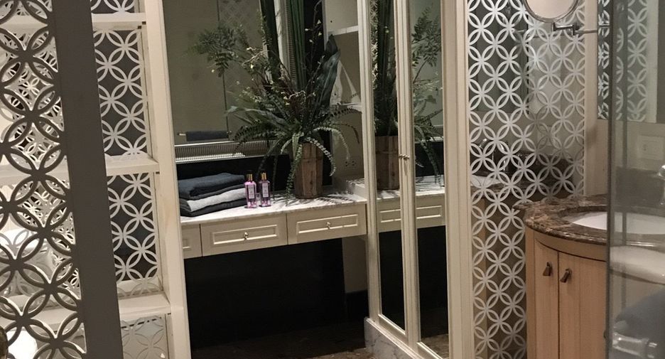 For rent 3 bedrooms condo in Sathon, Bangkok
