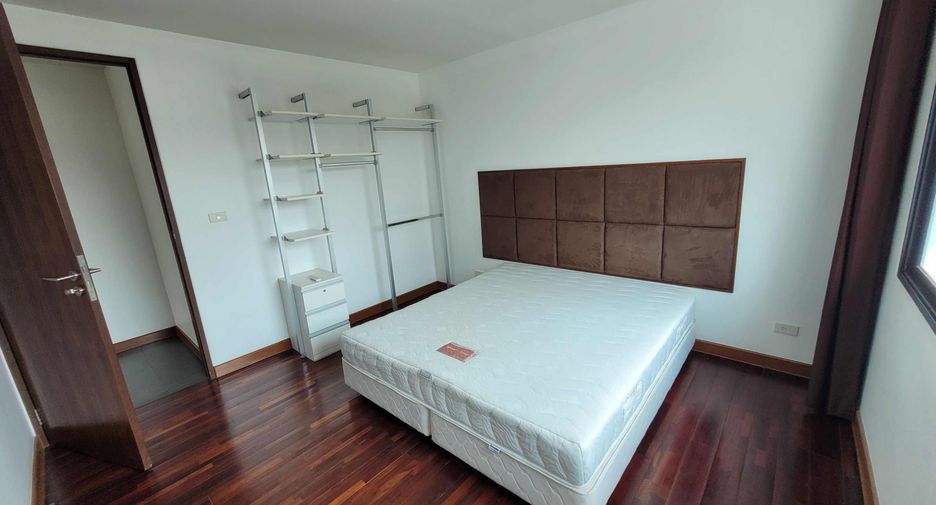 For rent 2 bedrooms condo in Watthana, Bangkok