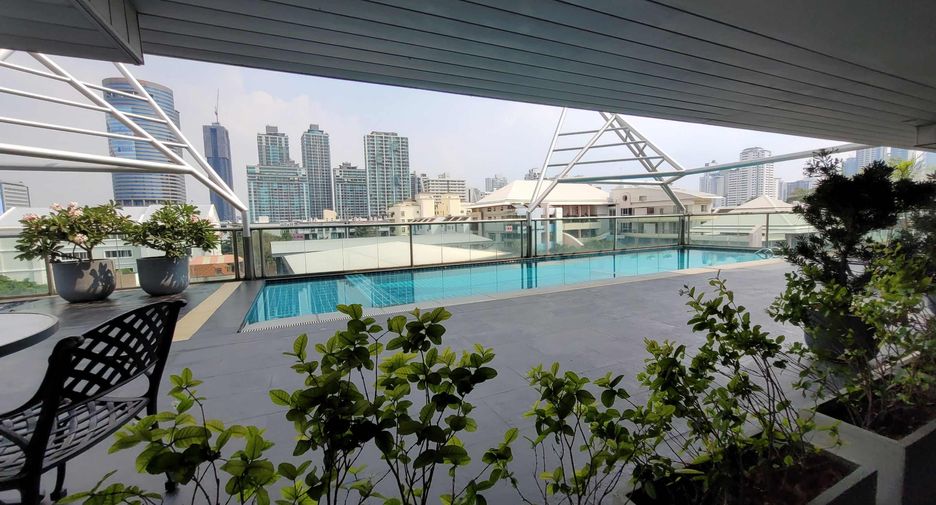 For rent 2 bedrooms condo in Watthana, Bangkok
