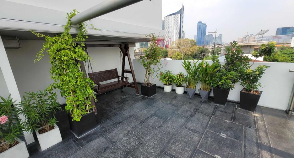 For rent 2 bedrooms condo in Watthana, Bangkok