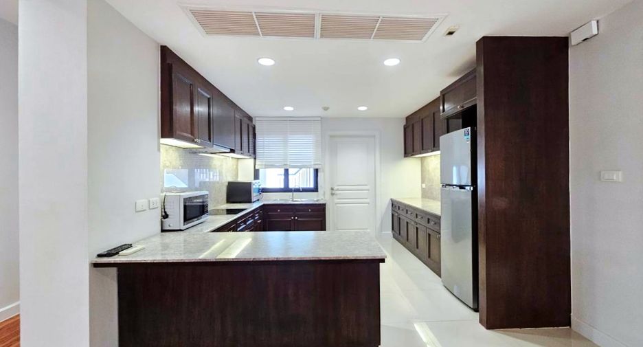 Condo en alquiler de 3 habitaciones en Pathum Wan, Bangkok