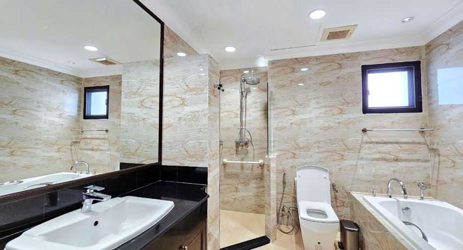 Condo en alquiler de 3 habitaciones en Pathum Wan, Bangkok
