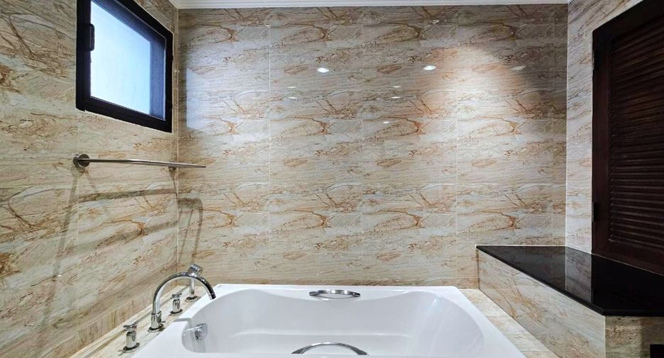 Condo en alquiler de 3 habitaciones en Pathum Wan, Bangkok