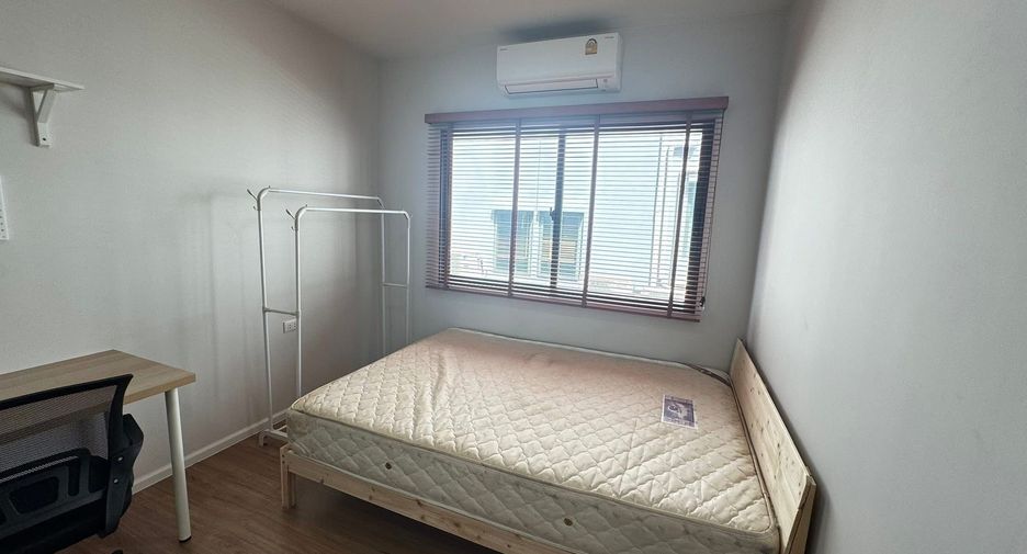 For rent 3 bedrooms townhouse in Saphan Sung, Bangkok