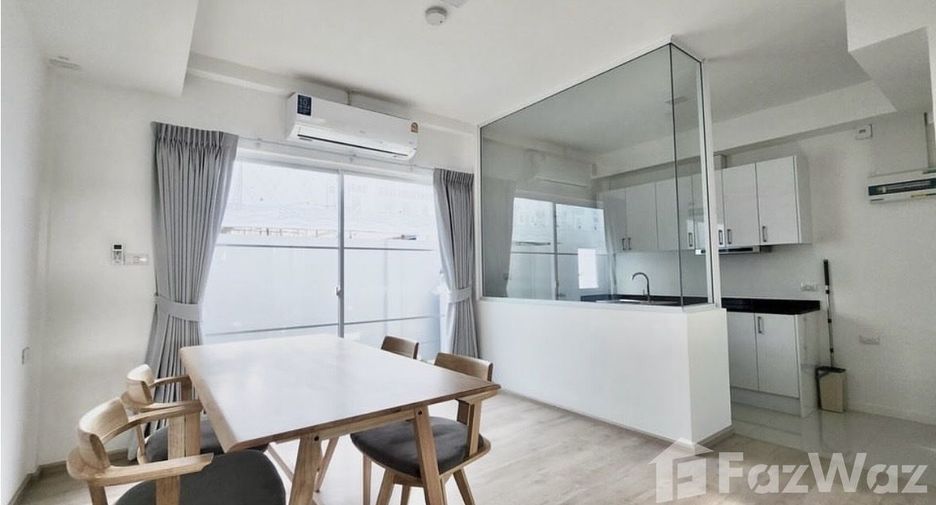 For rent 3 bedrooms townhouse in Prawet, Bangkok