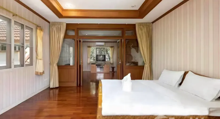 For rent and for sale 5 bedrooms house in Bang Yai, Nonthaburi