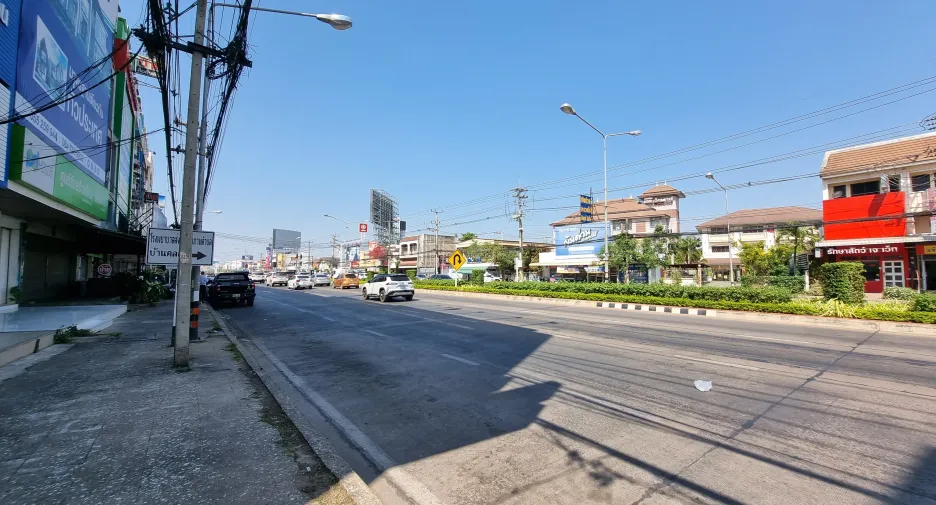 Gewerbefläche zum Kauf und zur Miete mit 10 Zimmer in Mueang Phitsanulok, Phitsanulok