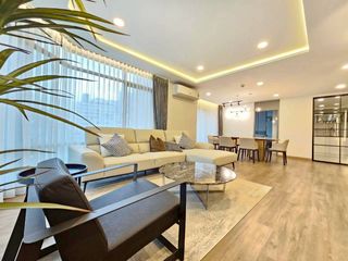 For rent 3 bedrooms condo in Pathum Wan, Bangkok