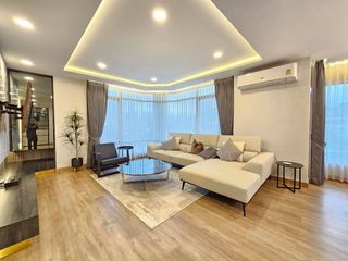 For rent 3 bedrooms condo in Pathum Wan, Bangkok
