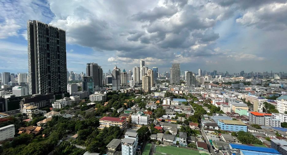 For rent 2 bedrooms condo in Sathon, Bangkok