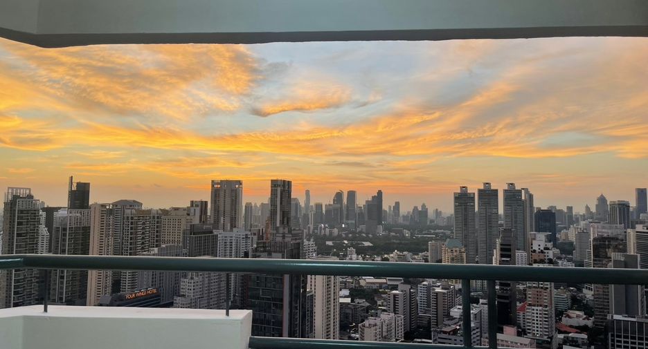 For rent 2 bedrooms condo in Khlong Toei, Bangkok