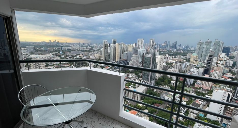 For rent 2 bedrooms condo in Khlong Toei, Bangkok