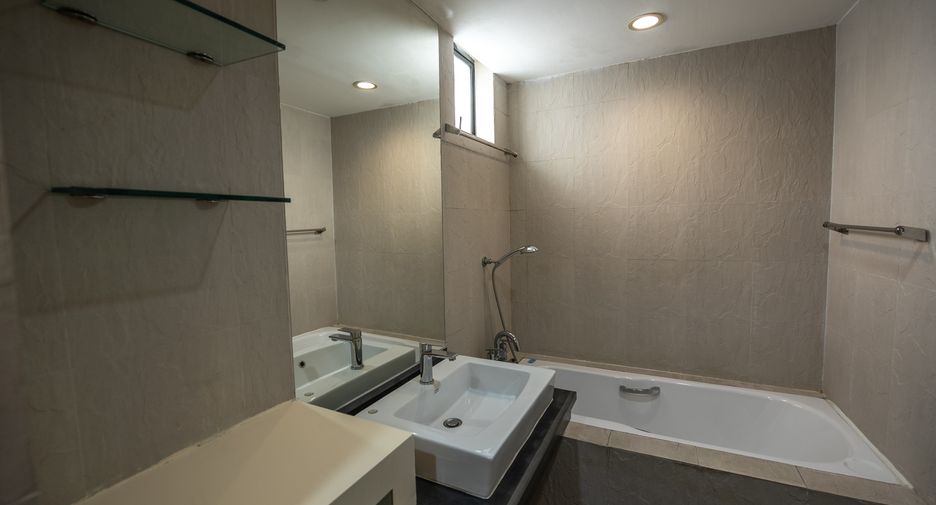 For rent and for sale 3 bedrooms condo in Khlong Toei, Bangkok