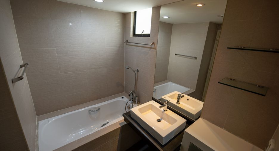 For rent and for sale 3 bedrooms condo in Khlong Toei, Bangkok