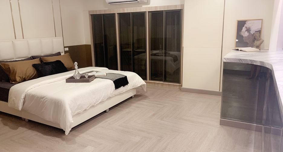 For rent and for sale 3 bedrooms condo in Khlong Toei, Bangkok